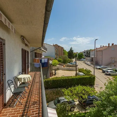 Dora Apartment *