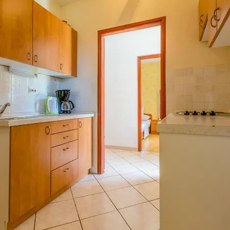 Apartment Dora *