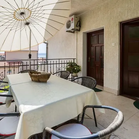 Dora Apartment