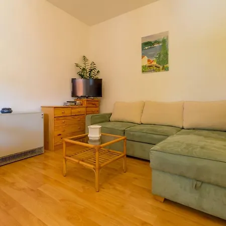 Dora Apartment *