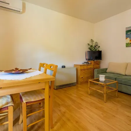 Apartment Dora Selce