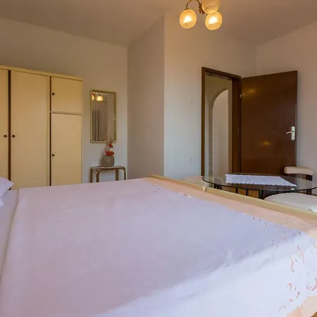 Dora Apartment